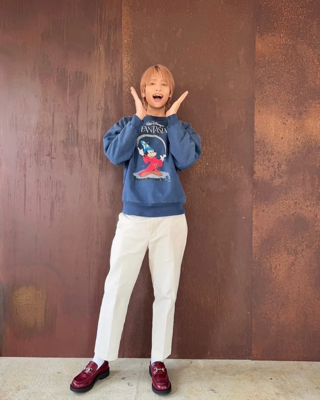 SAINT M×××××× Disney FANTASIA DNF_CREW N SWEAT/FANTSIA Mickey distressed sweatshirt, washed blue S-XL Assute dyed ready-made clothing, oxidation and fading, multiple washes to make the old wormhole damage treatment, simulated sun fading treatment, natural fading, customized Disney cooperation wash mark, correct main mark